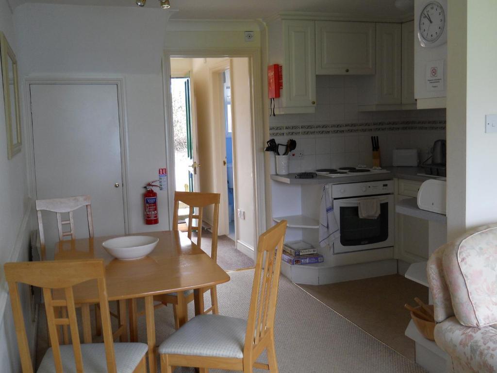 Richmond Park Golf Club Apartment Watton Room photo